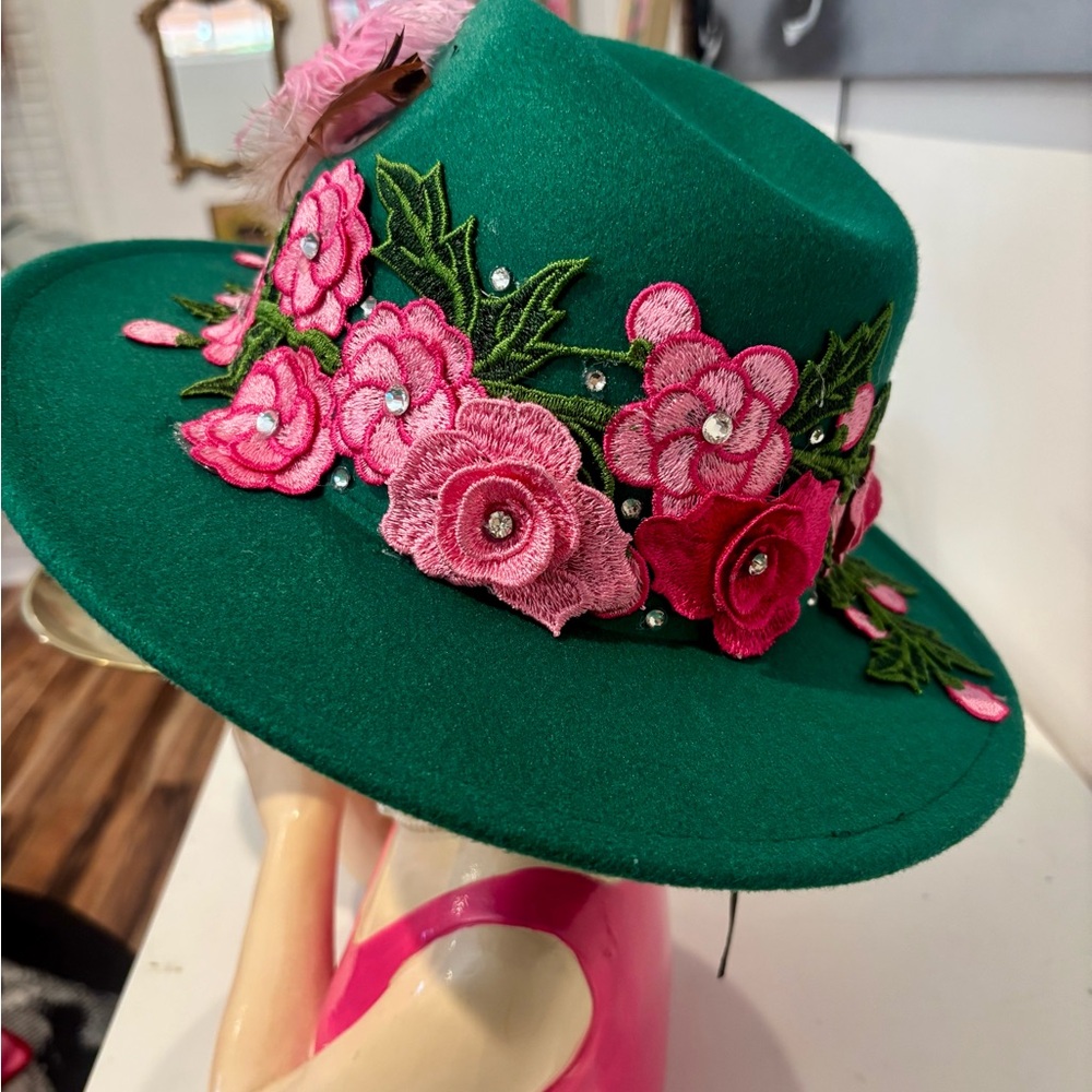Elegant Green Floral Hat with Pink Accents - Picture 5 of 7